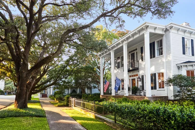 The 50 Best Small Towns in The South | Coastal Mississippi